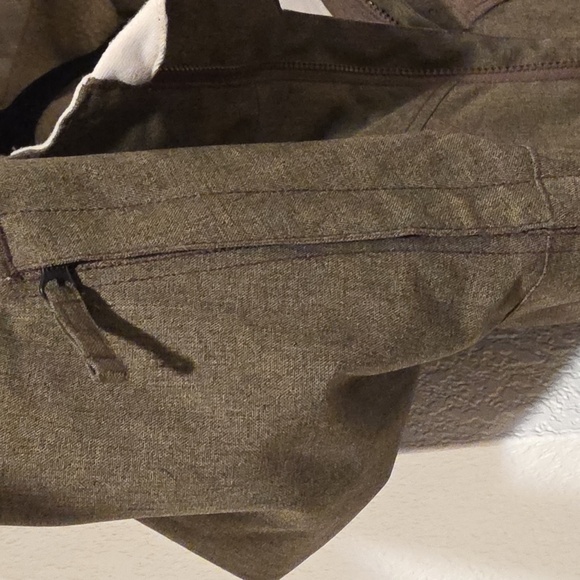 686 Women's Ski Jacket - Picture 8 of 9